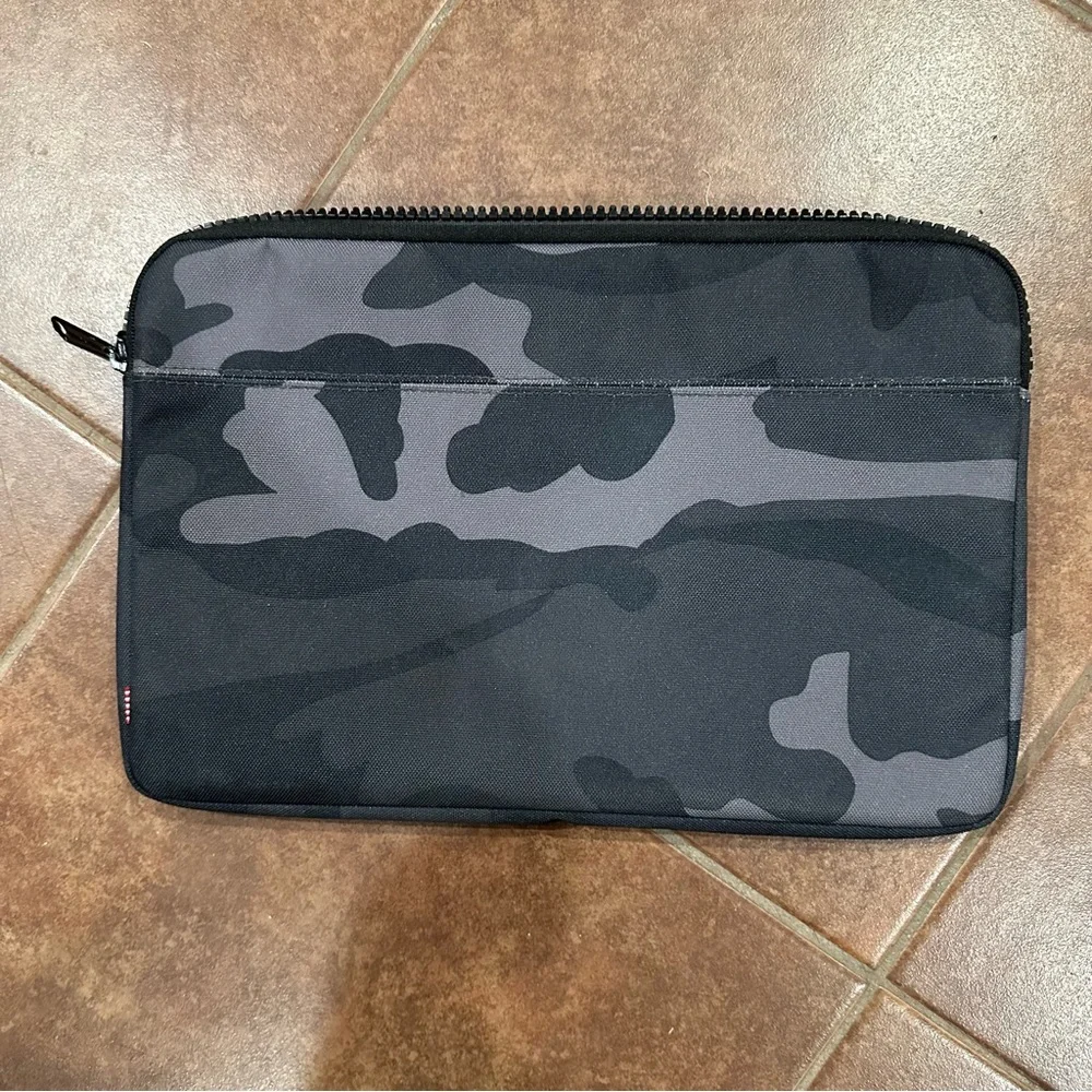 Herschel Supply Co. Anchor Sleeve Night Camo 12 Inch